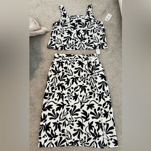 Time and Tru Navy and White Floral Skirt Set
